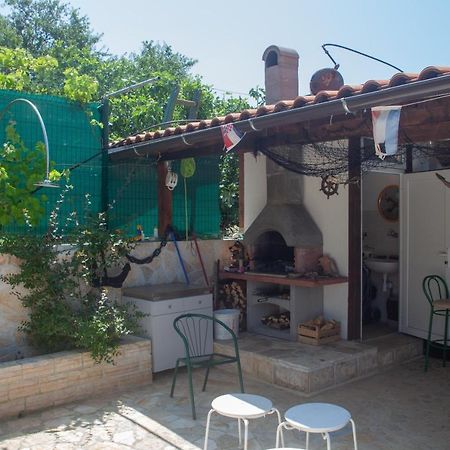 Villa Ivanka Murter Ap C Sa Grijanim Bazenom I Besplatnim Parkingom Exterior foto