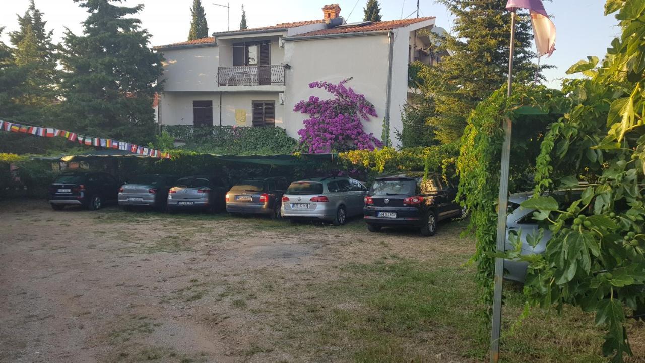 Villa Ivanka Murter Ap C Sa Grijanim Bazenom I Besplatnim Parkingom Exterior foto