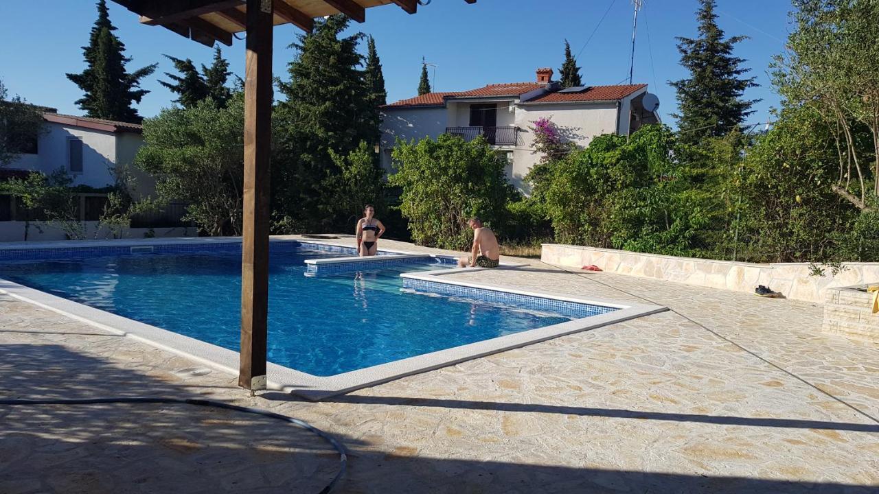 Villa Ivanka Murter Ap C Sa Grijanim Bazenom I Besplatnim Parkingom Exterior foto